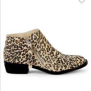 Dolce Vita

Scarla Leopard Suede Booties
Color: LEOPARD
Size: 10